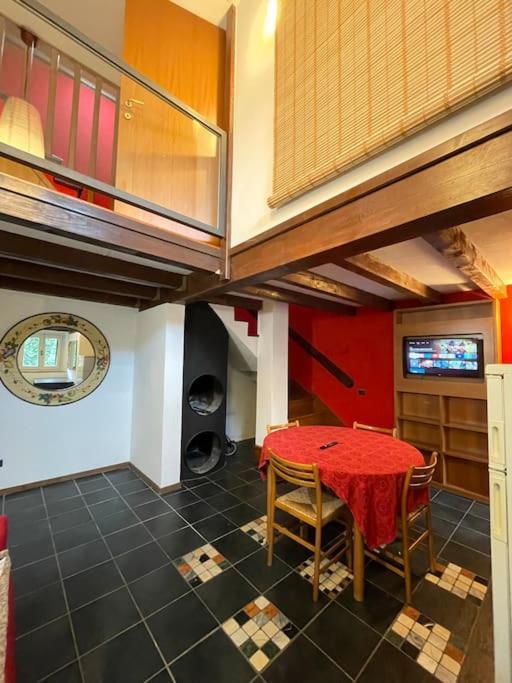Appartamento Musicians Mansion Loft Fino Mornasco Esterno foto